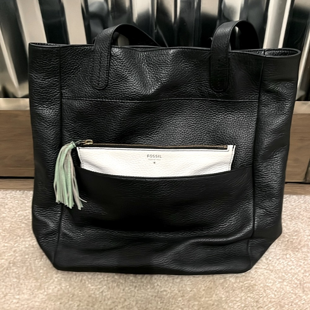 Fossil leather purse with detachable accessory pouch.